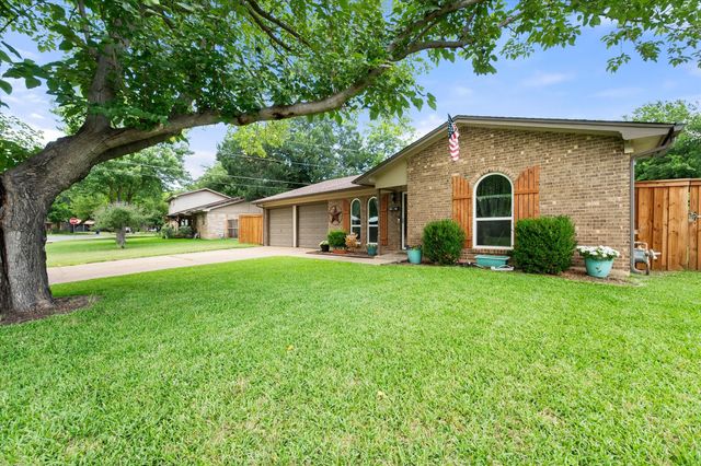 140 Jill Ann Drive, Burleson, TX 76028