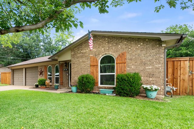 140 Jill Ann Drive, Burleson, TX 76028