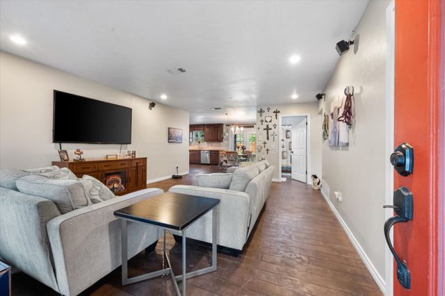 140 Jill Ann Drive, Burleson, TX 76028