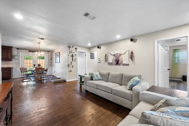 140 Jill Ann Drive, Burleson, TX 76028