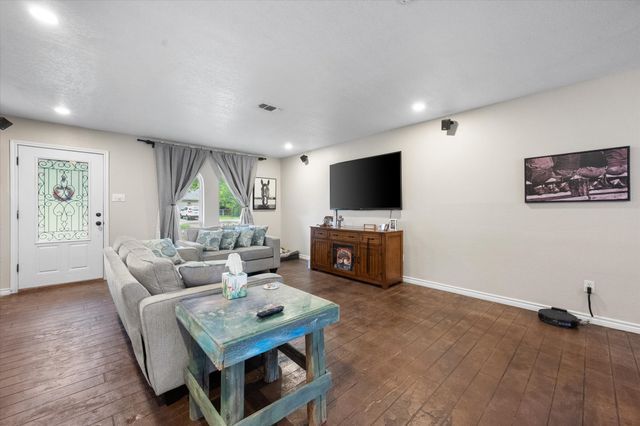 140 Jill Ann Drive, Burleson, TX 76028