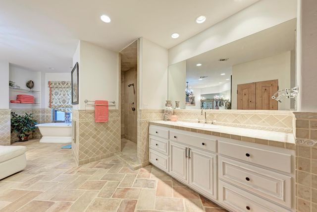 408 Haney TRCE, Horseshoe Bay, TX 78657