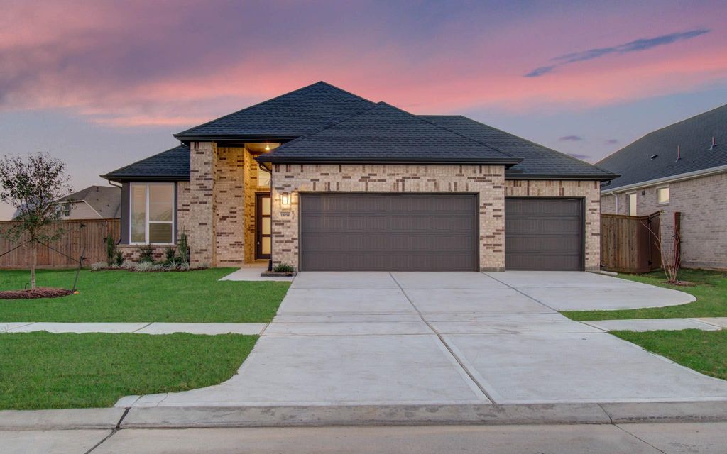 15034 Mission Avenue, Mont Belvieu, TX 77523