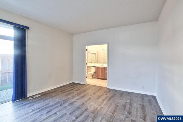 4856 NW Huserik Dr, Portland, OR 97229