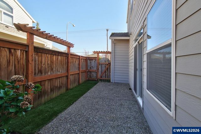 4856 NW Huserik Dr, Portland, OR 97229
