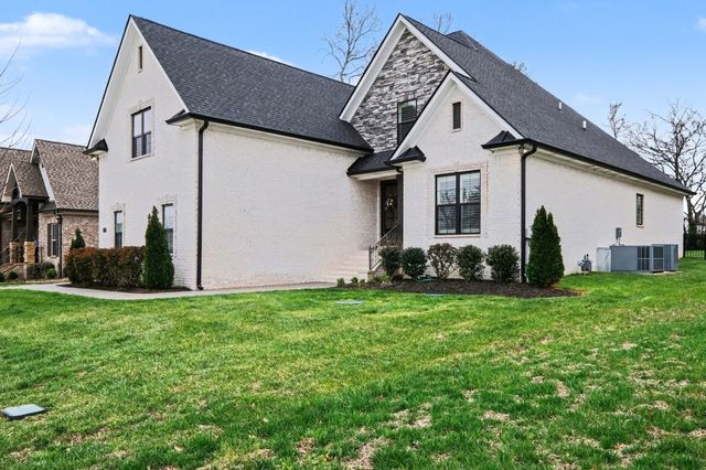 1124 Willow Springs Dr, Lebanon, TN 37087