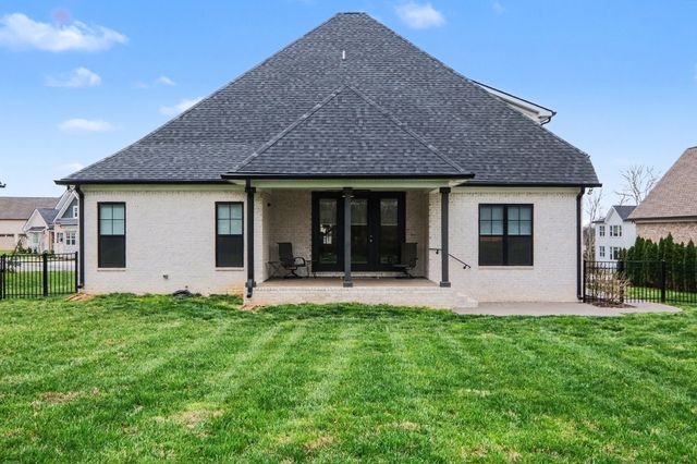 1124 Willow Springs Dr, Lebanon, TN 37087