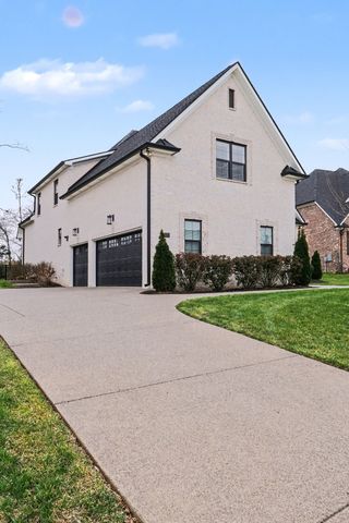 1124 Willow Springs Dr, Lebanon, TN 37087