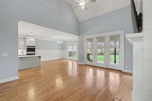 1124 Willow Springs Dr, Lebanon, TN 37087