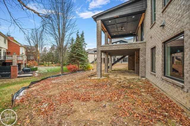54125 Carrington Drive, Shelby Twp, MI 48316