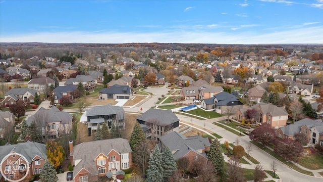 54125 Carrington Drive, Shelby Twp, MI 48316