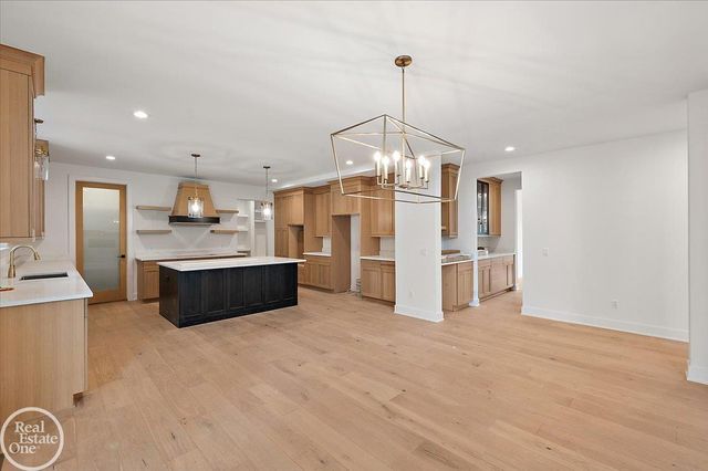 54125 Carrington Drive, Shelby Twp, MI 48316
