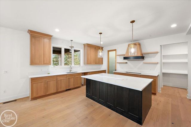 54125 Carrington Drive, Shelby Twp, MI 48316