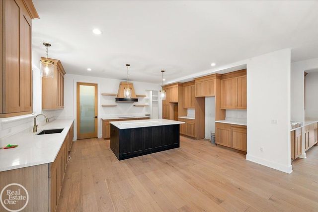 54125 Carrington Drive, Shelby Twp, MI 48316