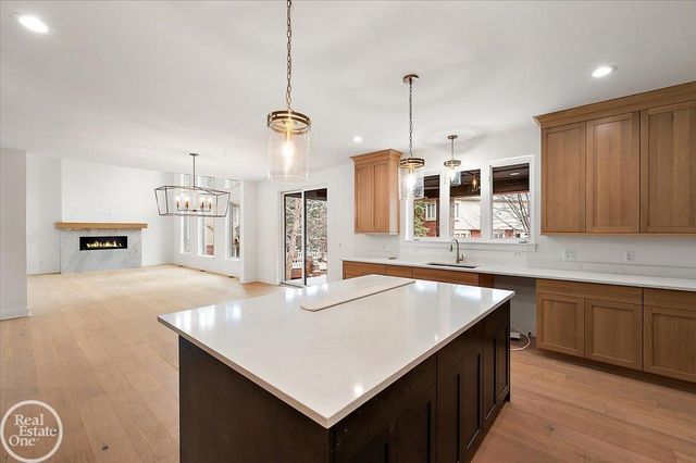 54125 Carrington Drive, Shelby Twp, MI 48316