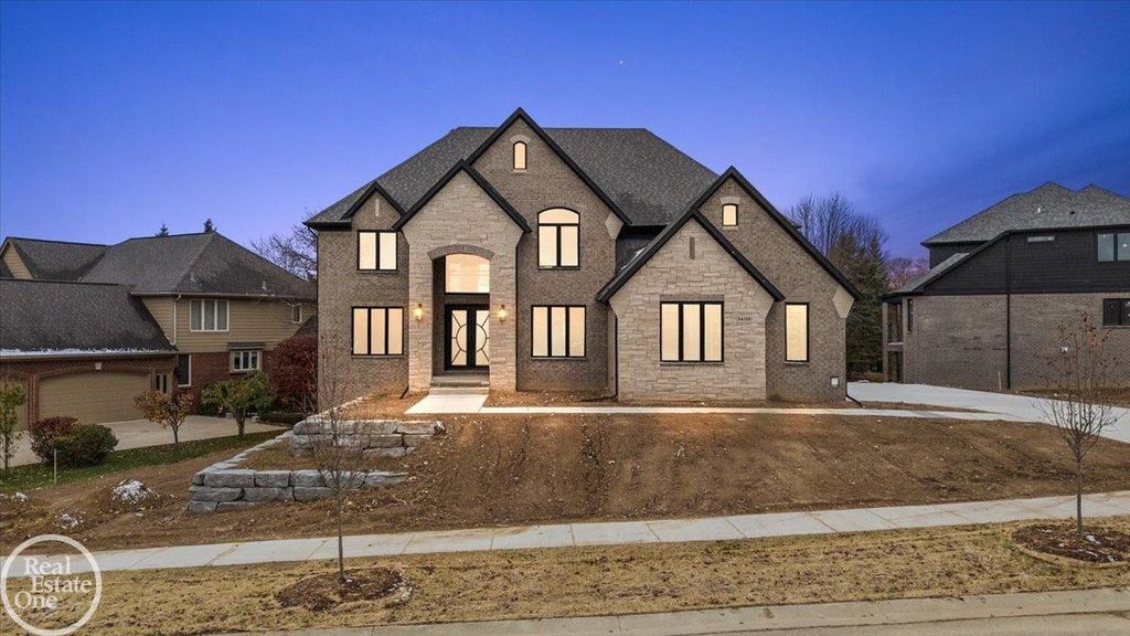 54125 Carrington Drive, Shelby Twp, MI 48316