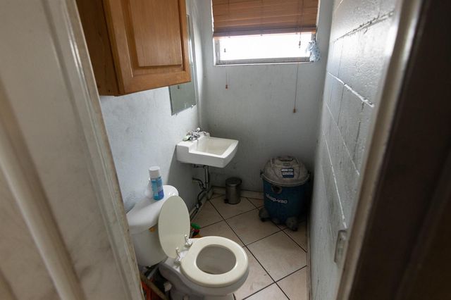 4511 NE 6th Avenue, Oakland Park, FL 33334