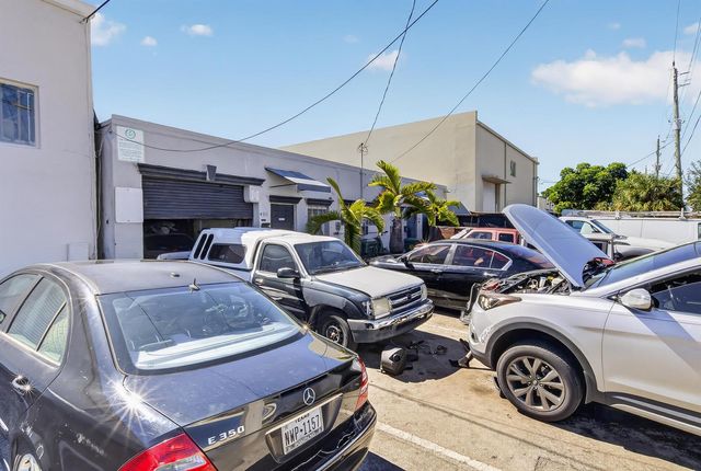 4511 NE 6th Avenue, Oakland Park, FL 33334