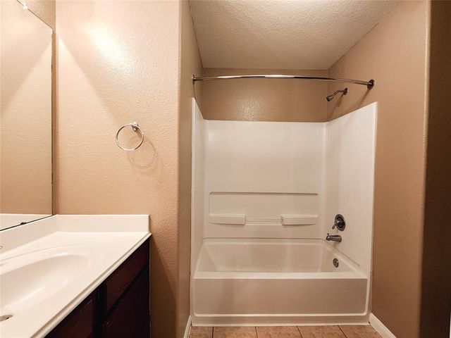 927 Paradise Road, Baytown, TX 77521