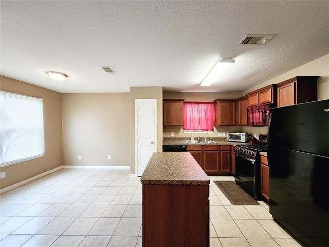 927 Paradise Road, Baytown, TX 77521