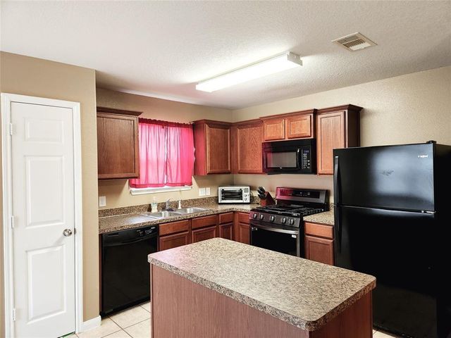 927 Paradise Road, Baytown, TX 77521