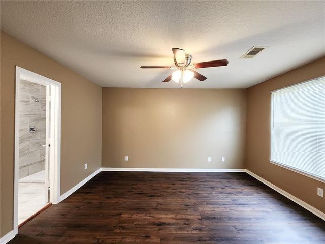 927 Paradise Road, Baytown, TX 77521