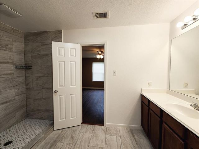 927 Paradise Road, Baytown, TX 77521