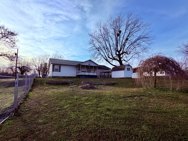65 Pleasant Hill Rd, Springville, TN 38256