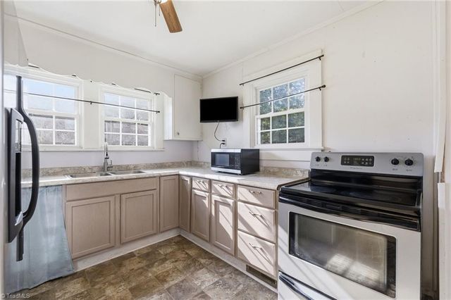 401 Sunset Drive, Randleman, NC 27317