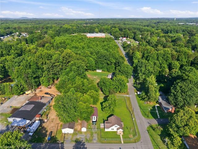 401 Sunset Drive, Randleman, NC 27317