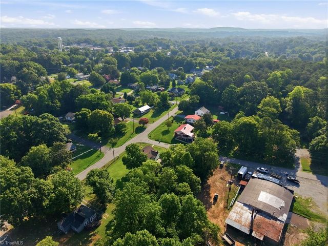 401 Sunset Drive, Randleman, NC 27317