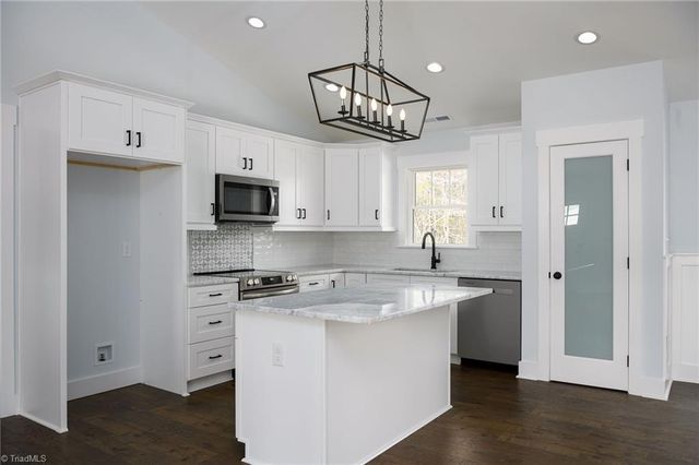 211 Snapdragon Place, Lexington, NC 27295