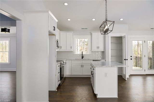 211 Snapdragon Place, Lexington, NC 27295