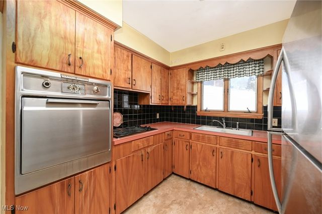 277 Lake Front Drive, Akron, OH 44319