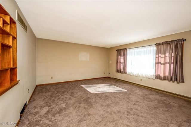 277 Lake Front Drive, Akron, OH 44319