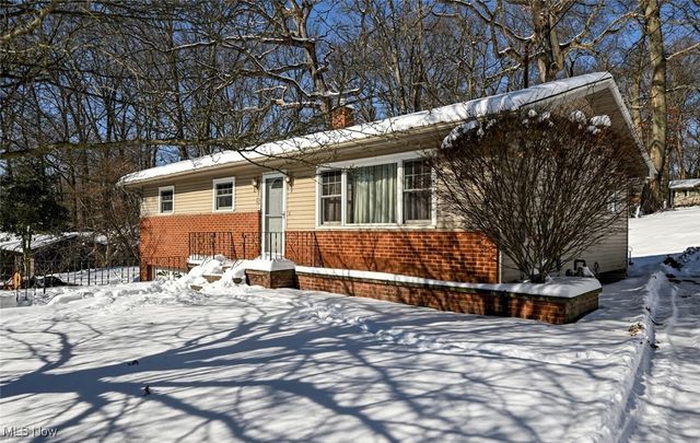 277 Lake Front Drive, Akron, OH 44319