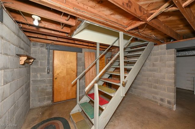 277 Lake Front Drive, Akron, OH 44319