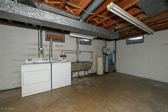 277 Lake Front Drive, Akron, OH 44319