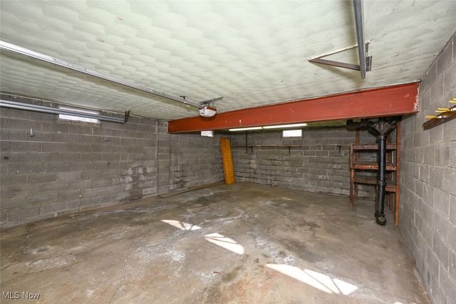 277 Lake Front Drive, Akron, OH 44319