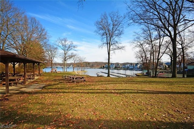 277 Lake Front Drive, Akron, OH 44319