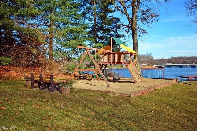 277 Lake Front Drive, Akron, OH 44319