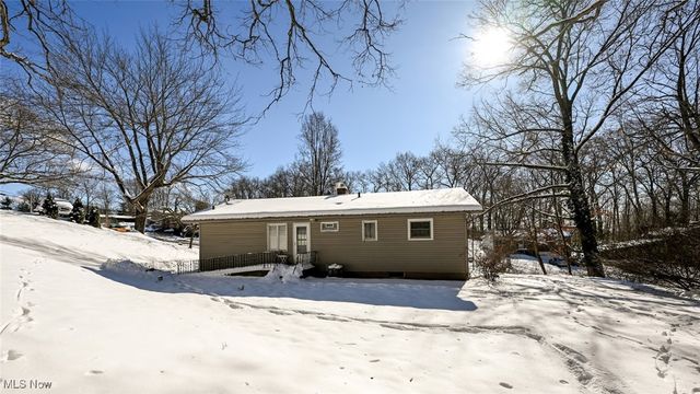 277 Lake Front Drive, Akron, OH 44319