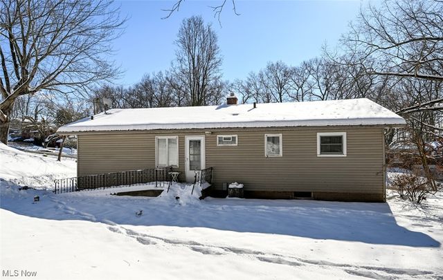 277 Lake Front Drive, Akron, OH 44319