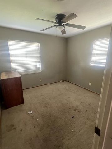 830 Windsor Dr, Lodi, CA 95240