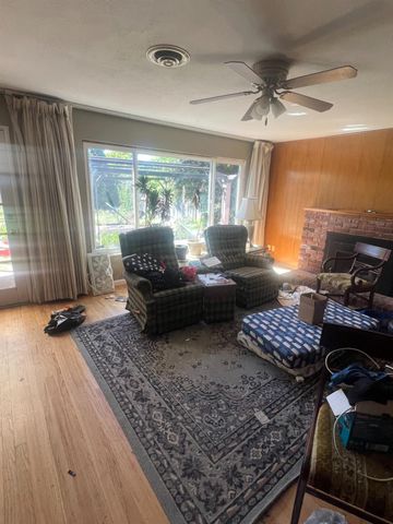 830 Windsor Dr, Lodi, CA 95240