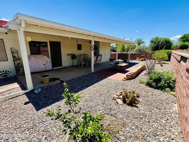 2052 S Santa Carla Dr, Green Valley, AZ 85614