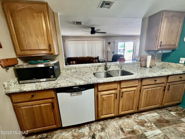 2052 S Santa Carla Dr, Green Valley, AZ 85614