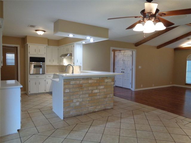 1401 22nd Avenue N, Texas City, TX 77590