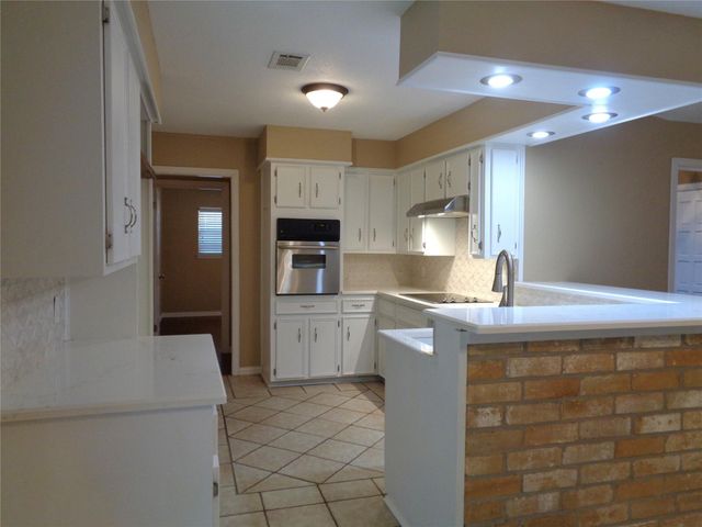 1401 22nd Avenue N, Texas City, TX 77590