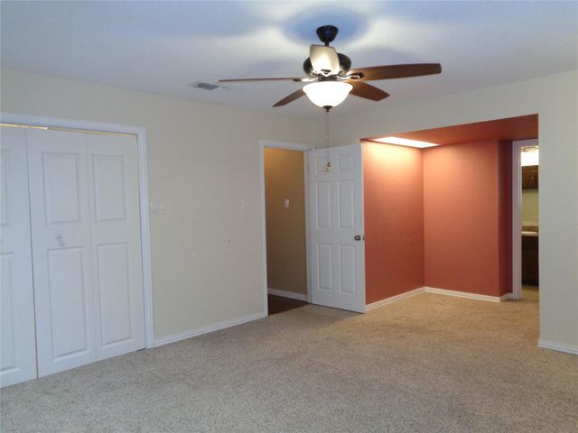 1401 22nd Avenue N, Texas City, TX 77590